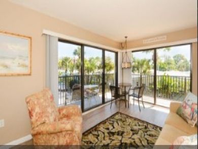 Siesta Key Vacation Condo Sleeps Eigth Guests.