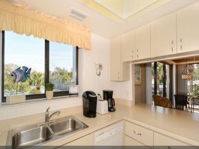 Siesta Key Vacation Condo Sleeps Eigth Guests.