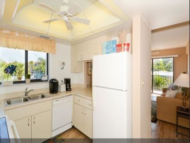 Siesta Key Vacation Condo Sleeps Eigth Guests.
