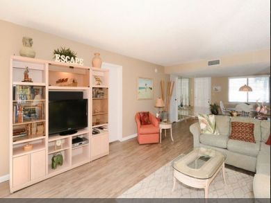 Siesta Key Vacation Condo Sleeps Eigth Guests.