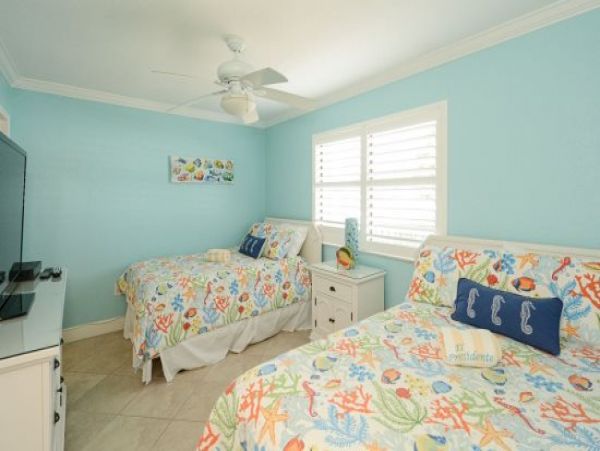Siesta Key Vacation Condo Two Bedrooms Sleeps Six