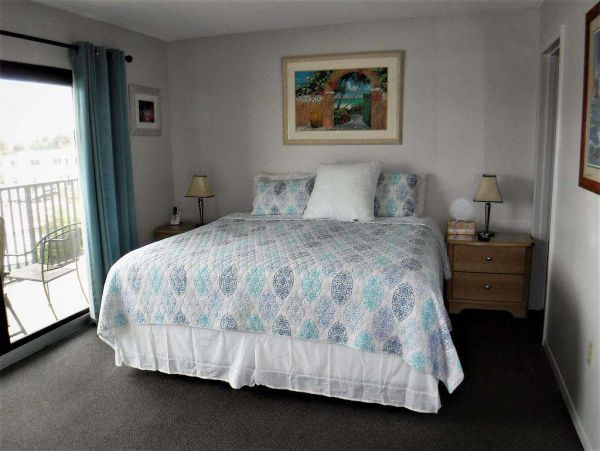 Great Value Two Bedroom Vacation Condo in Siesta Key