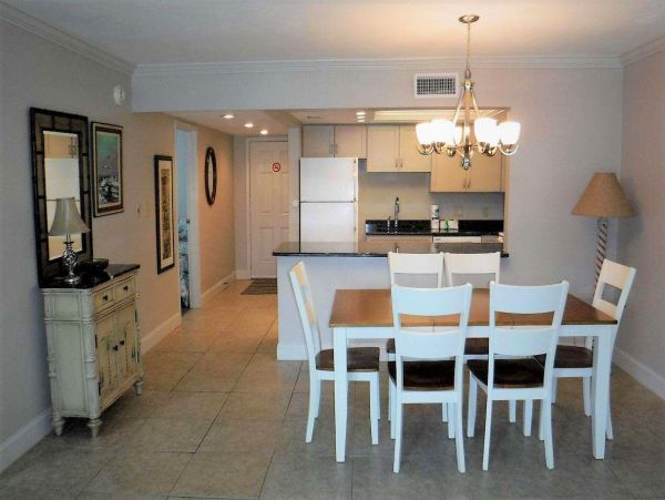 Great Value Two Bedroom Vacation Condo in Siesta Key
