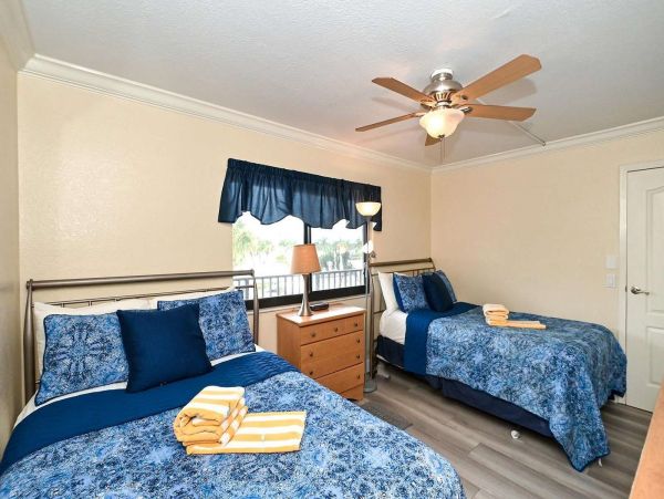 On Beach Vacation Condo Two Bedroom on Siesta Key
