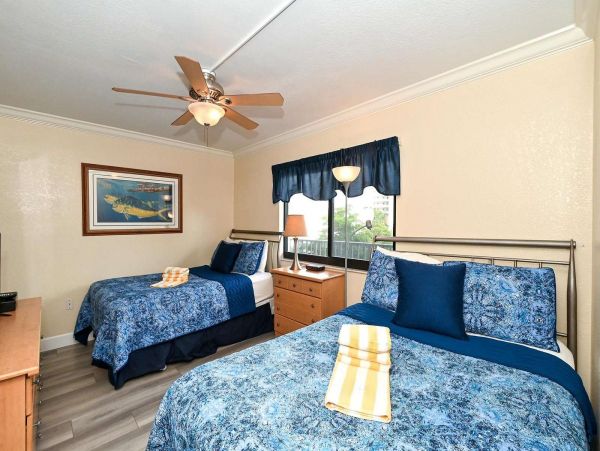 On Beach Vacation Condo Two Bedroom on Siesta Key