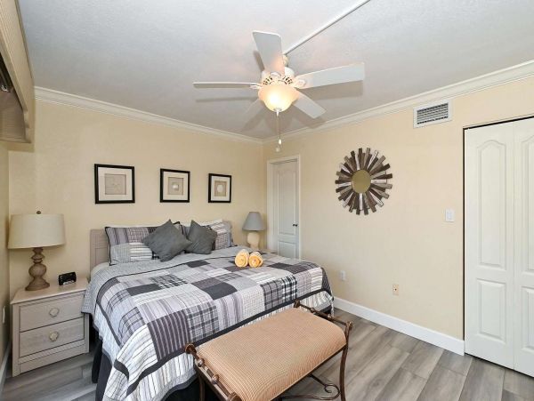 On Beach Vacation Condo Two Bedroom on Siesta Key