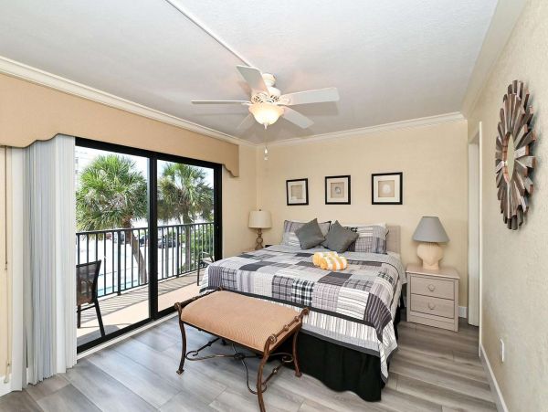 On Beach Vacation Condo Two Bedroom on Siesta Key