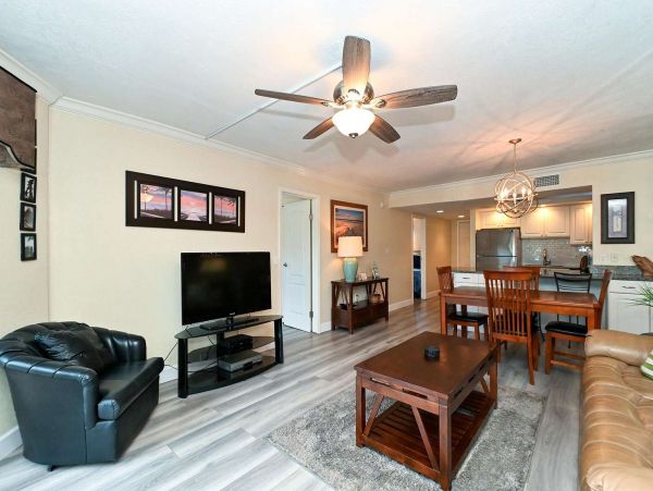 On Beach Vacation Condo Two Bedroom on Siesta Key