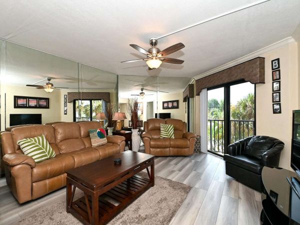 On Beach Vacation Condo Two Bedroom on Siesta Key