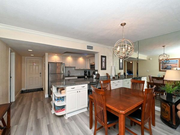 On Beach Vacation Condo Two Bedroom on Siesta Key