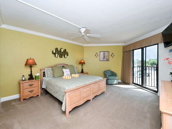 Siesta Key Vacation Beach Condo 3 Bedrooms Sleeps Eight