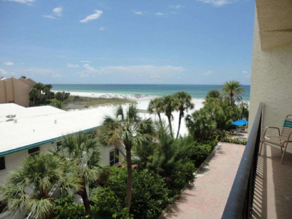 Three Bedroom Beach Vacation Condo on Siesta Key Sleeps 8