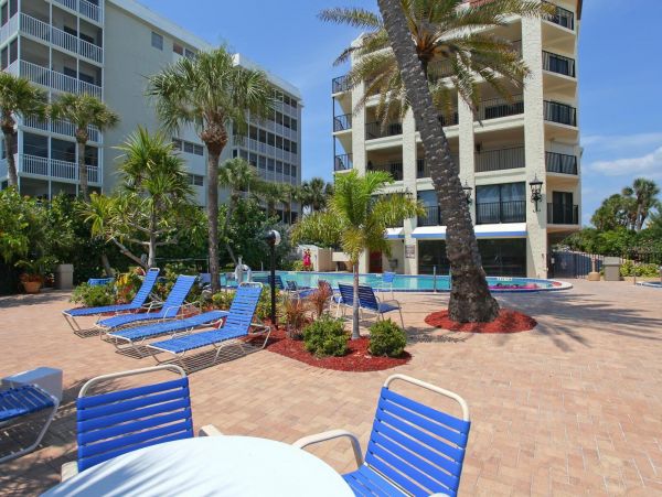 Three Bedroom Beach Vacation Condo on Siesta Key Sleeps 8