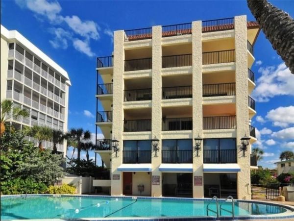 Three Bedroom Beach Vacation Condo on Siesta Key Sleeps 8