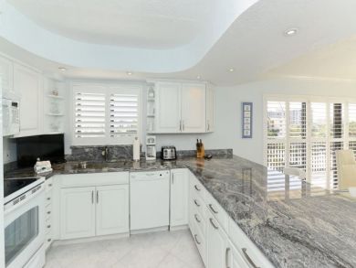 A Rare & Stunning Rental Super Spacious Siesta Key Condo