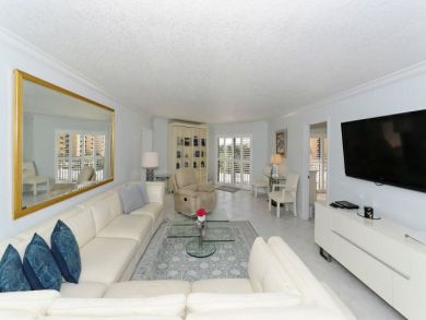 A Rare & Stunning Rental Super Spacious Siesta Key Condo