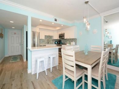 Siesta Key Vacation Condo Sleeps Six Guests Communal Pool
