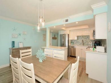 Siesta Key Vacation Condo Sleeps Six Guests Communal Pool
