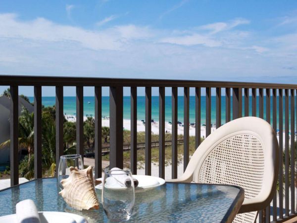 Siesta KeyVacation Condo Sleeps Eight Guests