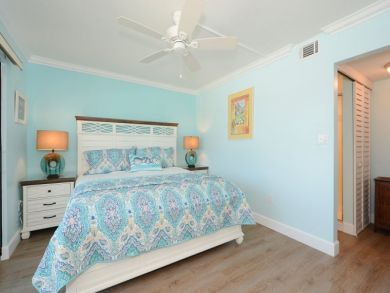 Siesta Key Beachfront Two Bedroom Vacation Condo Gulf Views - additional view, photo 5