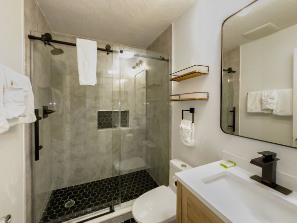 Two Bedroom Vacation Condo Sleeps 6 Guests with Gulf Views