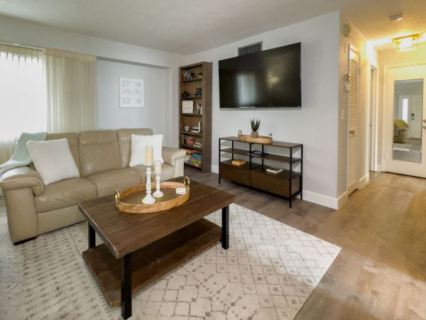 Two Bedroom Vacation Condo Sleeps 6 Guests with Gulf Views