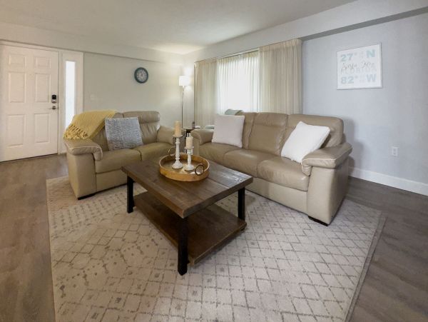 Two Bedroom Vacation Condo Sleeps 6 Guests with Gulf Views