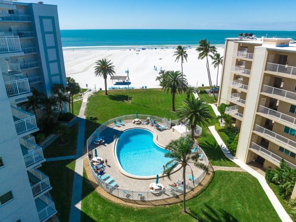 Two Bedroom Vacation Condo Sleeps 6 Guests with Gulf Views