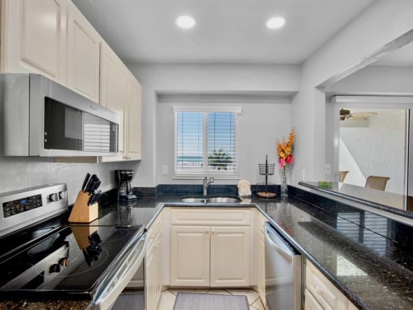 Beachfront Condo in Siesta Key, Fl - Your Perfect Getaway