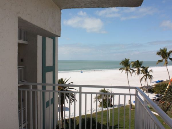 Gulf Front 2 Bedroom Siesta Key Condo with Private Beach