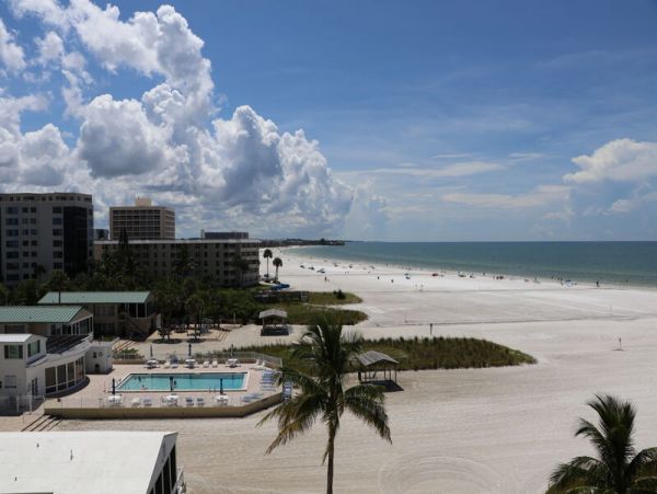 Gulf Front 2 Bedroom Siesta Key Condo with Private Beach
