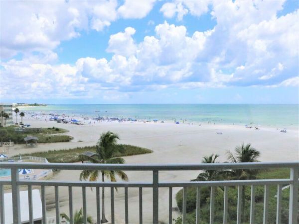 Gulf Front 2 Bedroom Siesta Key Condo with Private Beach