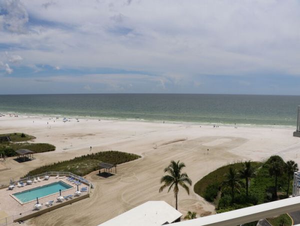 Beachfront Two Bedroom Vacation Condo in Siesta Key