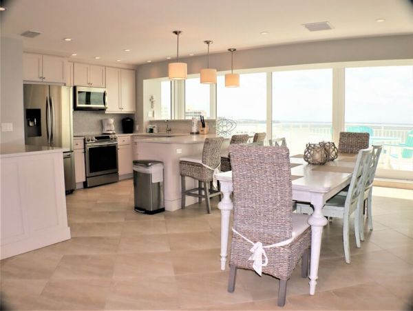 Beachfront Two Bedroom Vacation Condo in Siesta Key