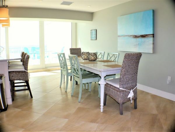 Beachfront Two Bedroom Vacation Condo in Siesta Key