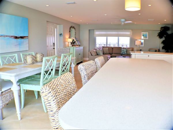 Beachfront Two Bedroom Vacation Condo in Siesta Key