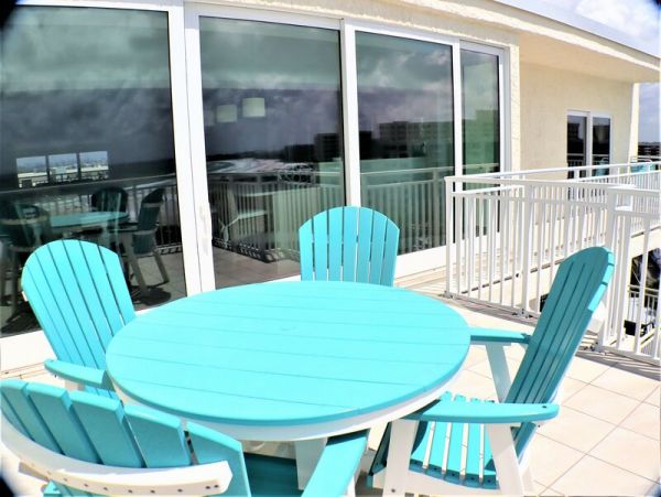 Beachfront Two Bedroom Vacation Condo in Siesta Key