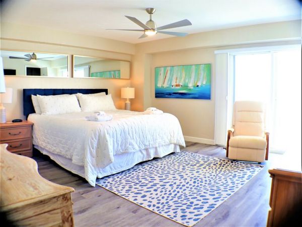 Gulfside Getaway: Beachfront Bliss in Siesta Key