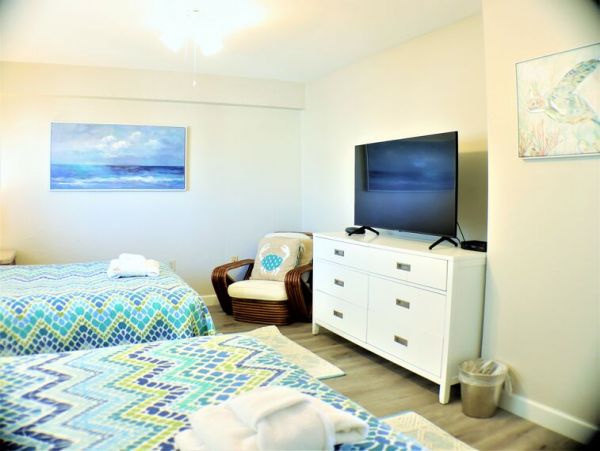 Gulfside Getaway: Beachfront Bliss in Siesta Key