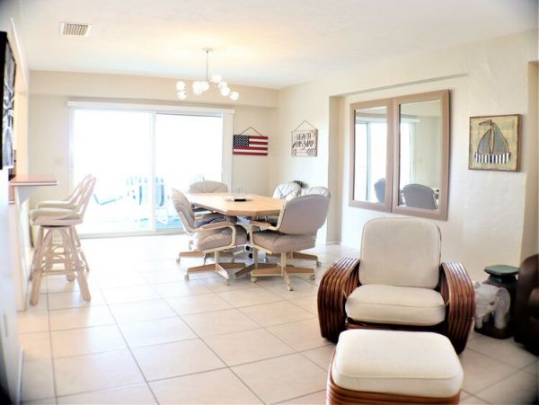 Gulfside Getaway: Beachfront Bliss in Siesta Key