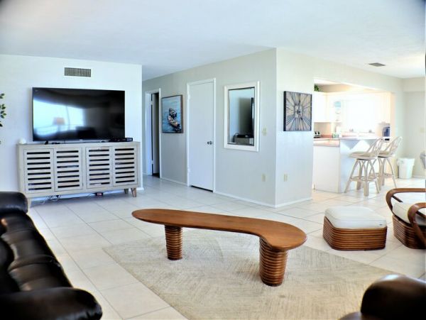 Gulfside Getaway: Beachfront Bliss in Siesta Key