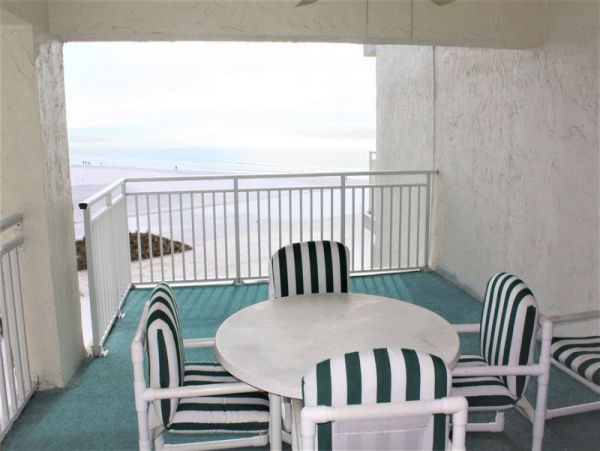 Gulfside Getaway: Beachfront Bliss in Siesta Key
