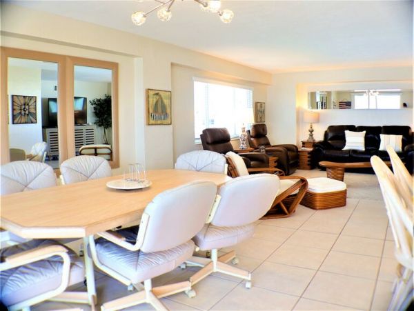 Gulfside Getaway: Beachfront Bliss in Siesta Key