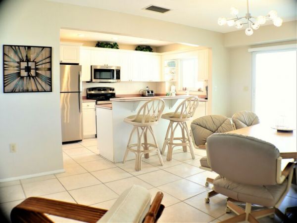 Gulfside Getaway: Beachfront Bliss in Siesta Key