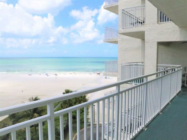 Gulfside Getaway: Beachfront Bliss in Siesta Key