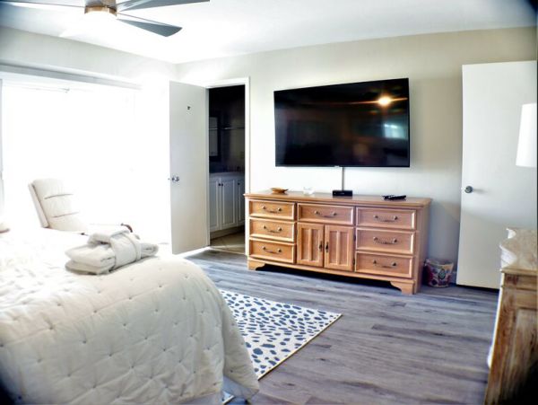 Gulfside Getaway: Beachfront Bliss in Siesta Key