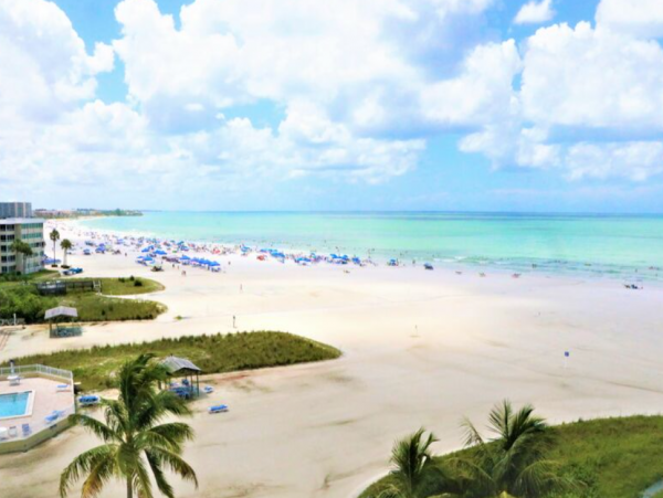 Gulfside Getaway: Beachfront Bliss in Siesta Key