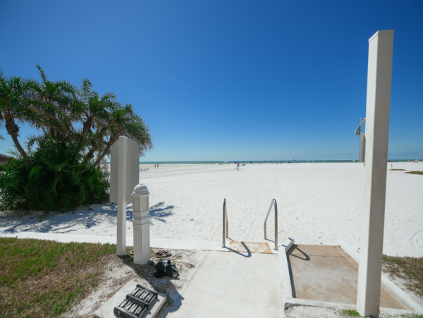 Gulfside Getaway: Beachfront Bliss in Siesta Key