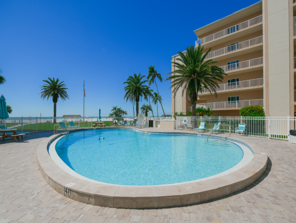 Gulfside Getaway: Beachfront Bliss in Siesta Key