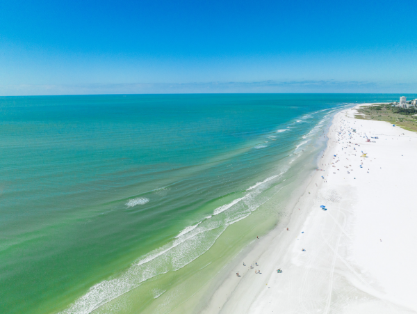 Gulfside Getaway: Beachfront Bliss in Siesta Key